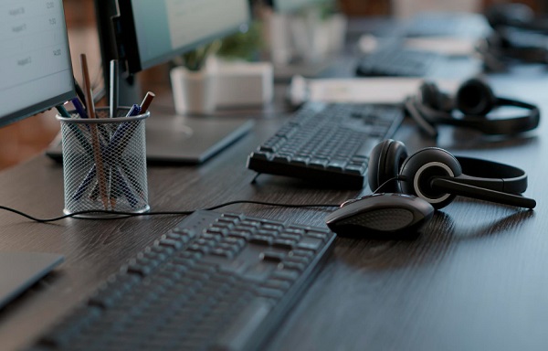 audio-headset-used-by-call-center-agents-help-clients-telecommunication-with-technology-empty-customer-service-workstation-with-headphones-computers-modern-gadgets